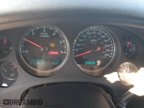 2011 Chevrolet Suburban с VIN 1GNSC5E00BR228320, выставлен на аукционе Copart как лот 74813024 с пробегом 178 020 миль миль и Списание • Salvage title. История ставок и продаж доступна на DreamBid. Изображение 9.