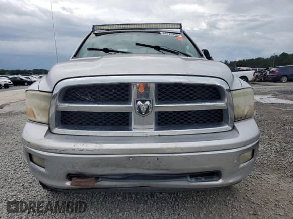 2009 Dodge 1500 SLT z VIN 1D3HB18T39S767254, wystawiony jako Copart lot #68725765 z przebiegiem 278 514 mil mil oraz Czysty tytuł • Clean title. Historia ofert i sprzedaży dostępna na DreamBid. Obrazek 5.