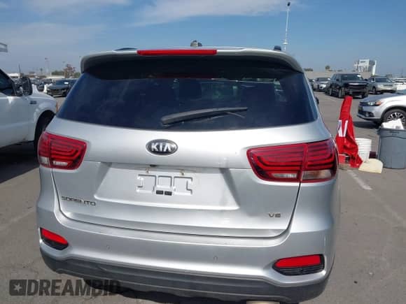 2019 Kia Sorento LX с VIN 5XYPG4A51KG594221, выставлен на аукционе IAAI как лот 42292617 с пробегом 124 132 миль миль и . История ставок и продаж доступна на DreamBid. Изображение 16.