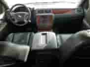 2009 Chevrolet Avalanche LTZ z VIN 3GNFK32329G123988, wystawiony jako Copart lot #53250135 z przebiegiem 175 064 mil mil oraz Szkoda całkowita • Salvage title. Historia ofert i sprzedaży dostępna na DreamBid. Obrazek 8.