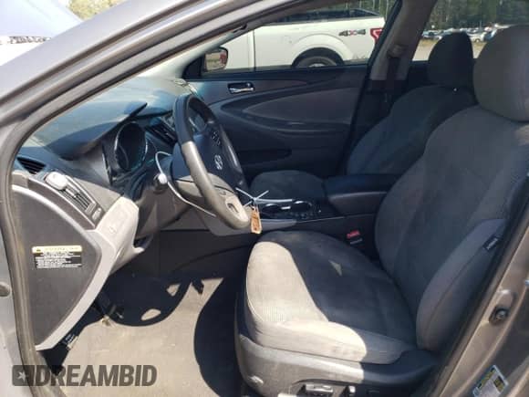 2013 Hyundai Sonata GLS z VIN 5NPEB4AC5DH771367, wystawiony jako Copart lot #70953245 z przebiegiem 150 047 mil mil oraz Szkoda całkowita • Salvage title. Historia ofert i sprzedaży dostępna na DreamBid. Obrazek 7.