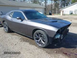 2017 Dodge Challenger SXT Plus z VIN 2C3CDZAG7HH611706, wystawiony jako IAAI lot #41822707 z przebiegiem 88 608 mil mil oraz . Historia ofert i sprzedaży dostępna na DreamBid. Obrazek 1.