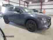 2025 Mazda CX-5 S Carbon Edition z VIN JM3KFBCM0S0599719, wystawiony jako Copart lot #64725555 z przebiegiem 3 501 mil mil oraz Szkoda całkowita • Salvage title. Historia ofert i sprzedaży dostępna na DreamBid. Obrazek 4.