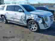 2016 Cadillac Escalade ESV Luxury Collection z VIN 1GYS4HKJ5GR323106, wystawiony jako IAAI lot #41027459 z przebiegiem 120 655 mil mil oraz . Historia ofert i sprzedaży dostępna na DreamBid. Obrazek 1.