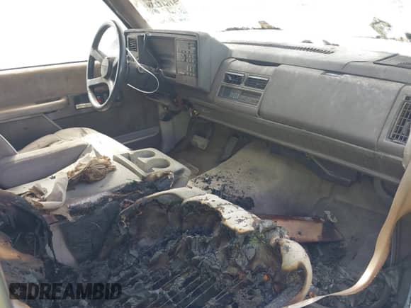1994 Chevrolet Silverado 2500 с VIN 1GCGC29N2RE312367, выставлен на аукционе IAAI как лот 41642138 с пробегом 162 754 миль миль и . История ставок и продаж доступна на DreamBid. Изображение 6.