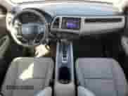 2019 Honda HR-V LX z VIN 3CZRU5H31KG701419, wystawiony jako Copart lot #69430145 z przebiegiem 117 018 mil mil oraz Szkoda całkowita • Salvage title. Historia ofert i sprzedaży dostępna na DreamBid. Obrazek 8.