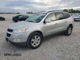 2011 Chevrolet Traverse 2LT z VIN 1GNKRJED3BJ200715, wystawiony jako Copart lot #82493955 z przebiegiem 182 976 mil mil oraz Szkoda całkowita • Salvage title. Historia ofert i sprzedaży dostępna na DreamBid. Obrazek 1.