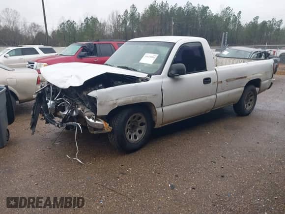 2005 GMC Sierra 1500 Work Truck z VIN 1GTEC14V15Z208030, wystawiony jako IAAI lot #41625004 z przebiegiem 340 630 mil mil oraz . Historia ofert i sprzedaży dostępna na DreamBid. Obrazek 2.