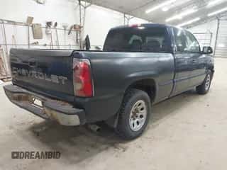 2005 Chevrolet Silverado 1500 Work Truck z VIN 1GCEC19X85Z343435, wystawiony jako IAAI lot #43442203 z przebiegiem 151 780 mil mil oraz . Historia ofert i sprzedaży dostępna na DreamBid. Obrazek 4.