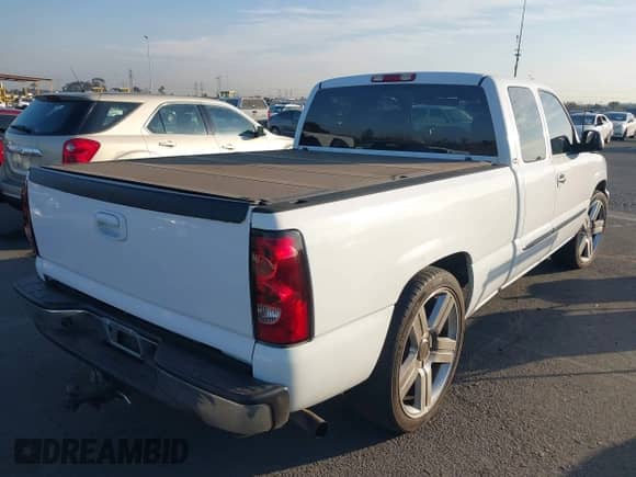 2005 GMC Sierra 1500 SLT with VIN 2GTEC19T851291536, listed as a IAAI auction lot 41428286 with 232,611 mi miles and . Bid and sale history available at DreamBid. Image 4.