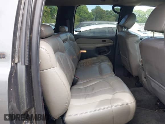 2000 Chevrolet Suburban LT z VIN 3GNFK16TXYG126201, wystawiony jako IAAI lot #42279619 z przebiegiem 274 255 mil mil oraz . Historia ofert i sprzedaży dostępna na DreamBid. Obrazek 8.