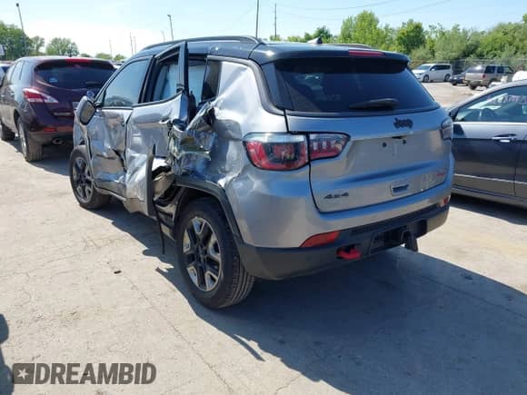 2018 Jeep Compass Trailhawk z VIN 3C4NJDDB9JT272864, wystawiony jako IAAI lot #42284940 z przebiegiem Nie podano mil oraz . Historia ofert i sprzedaży dostępna na DreamBid. Obrazek 3.
