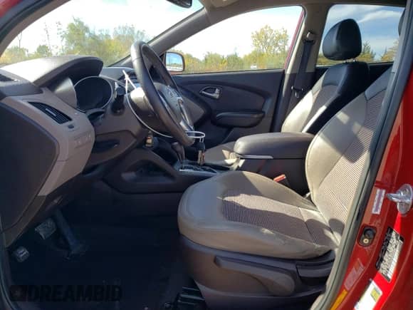 2011 Hyundai Tucson Limited with VIN KM8JU3AC2BU260684, listed as a Copart auction lot 85520615 with 129,401 mi miles and Salvage title. Bid and sale history available at DreamBid. Image 7.