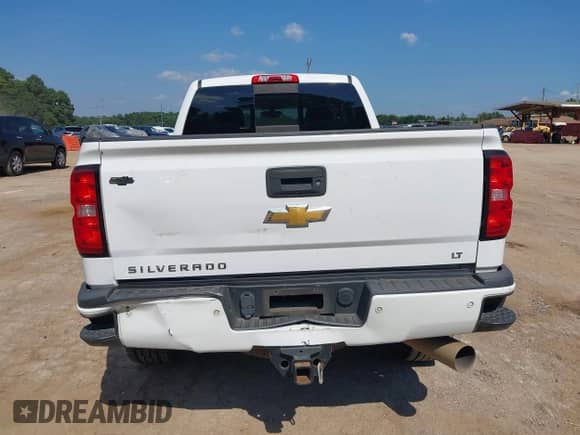 2017 Chevrolet Silverado 2500HD LT z VIN 1GC1KVEY9HF181540, wystawiony jako IAAI lot #43017957 z przebiegiem 198 394 mil mil oraz . Historia ofert i sprzedaży dostępna na DreamBid. Obrazek 18.