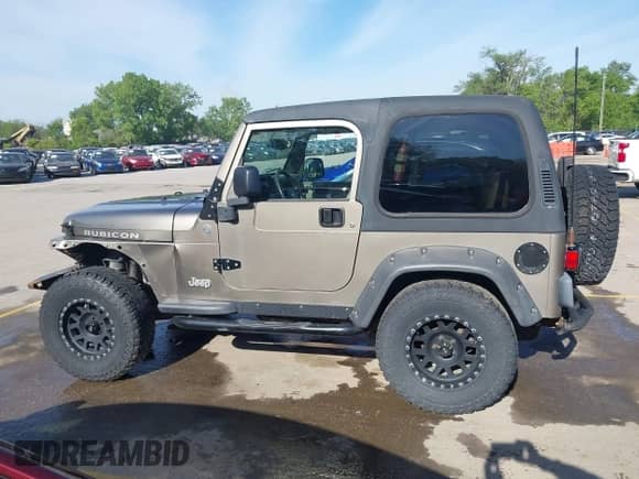2005 Jeep Wrangler Rubicon z VIN 1J4FA69S35P380944, wystawiony jako IAAI lot #42095879 z przebiegiem 182 176 mil mil oraz . Historia ofert i sprzedaży dostępna na DreamBid. Obrazek 14.