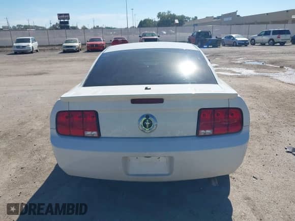 2008 Ford Mustang Deluxe with VIN 1ZVHT80N285172725, listed as a IAAI auction lot 43456715 with 55,173 mi miles and . Bid and sale history available at DreamBid. Image 16.