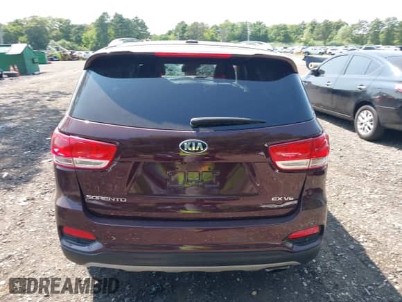 2019 Kia Sorento EX with VIN 5XYPHDA55KG596728, listed as a IAAI auction lot 42914849 with 33,288 mi miles and . Bid and sale history available at DreamBid. Image 16.