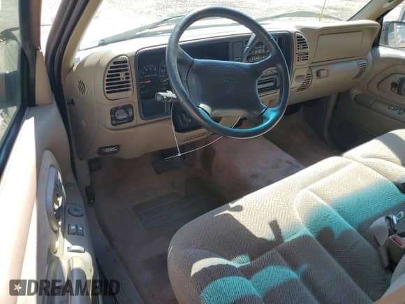 1997 Chevrolet Silverado 1500 with VIN 1GCEC14R4VZ211975, listed as a Copart auction lot 50190115 with 132,978 mi miles and Salvage title. Bid and sale history available at DreamBid. Image 8.