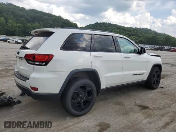 2019 Jeep Grand Cherokee Upland z VIN 1C4RJFAG6KC590726, wystawiony jako Copart lot #64311365 z przebiegiem 93 264 mil mil oraz Szkoda całkowita • Salvage title. Historia ofert i sprzedaży dostępna na DreamBid. Obrazek 3.
