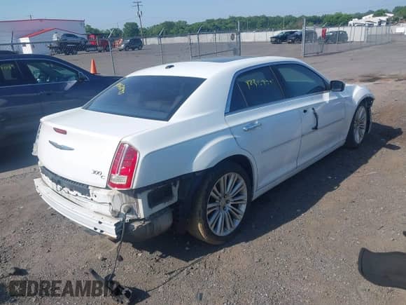 2011 Chrysler 300 C с VIN 2C3CA6CT4BH598972, выставлен на аукционе IAAI как лот 42567295 с пробегом 182 419 миль миль и . История ставок и продаж доступна на DreamBid. Изображение 4.