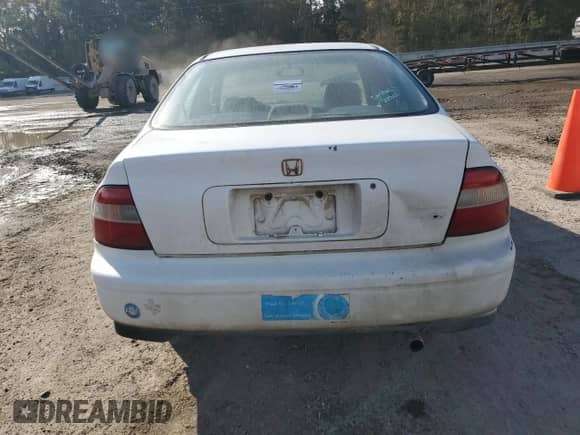 1994 Honda Accord LX z VIN 1HGCD5639RA083324, wystawiony jako Copart lot #84541054 z przebiegiem 175 409 mil mil oraz Szkoda całkowita • Salvage title. Historia ofert i sprzedaży dostępna na DreamBid. Obrazek 6.