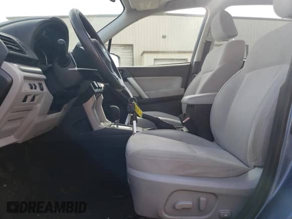 2015 Subaru Forester Premium z VIN JF2SJADCXFH584659, wystawiony jako Copart lot #85191045 z przebiegiem 81 778 mil mil oraz Szkoda całkowita • Salvage title. Historia ofert i sprzedaży dostępna na DreamBid. Obrazek 7.