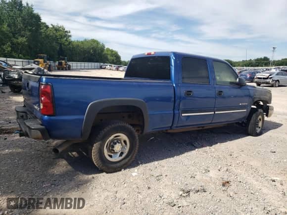 2004 Chevrolet Silverado 2500HD LS z VIN 1GCHC23U24F180122, wystawiony jako Copart lot #53521064 z przebiegiem Nie podano mil oraz Nie do naprawy • Non repairable. Historia ofert i sprzedaży dostępna na DreamBid. Obrazek 3.
