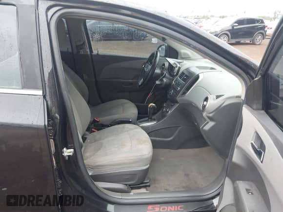 2014 Chevrolet Sonic LT с VIN 1G1JC5SH2E4203671, выставлен на аукционе IAAI как лот 43401830 с пробегом 154 642 миль миль и . История ставок и продаж доступна на DreamBid. Изображение 5.