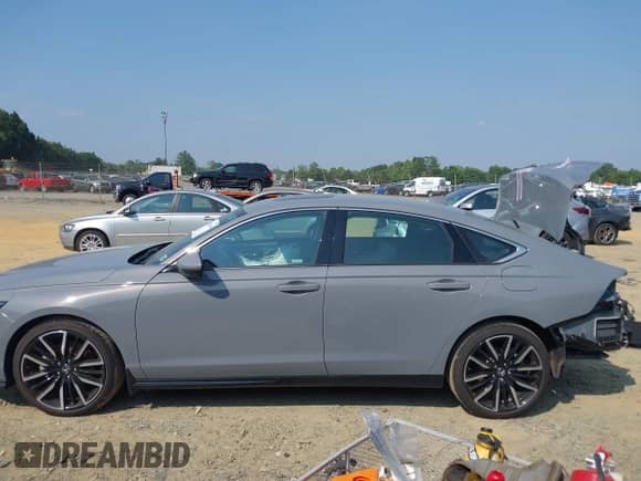 2025 Honda Accord Touring с VIN 1HGCY2F86SA002803, выставлен на аукционе IAAI как лот 42420444 с пробегом Не указан миль и . История ставок и продаж доступна на DreamBid. Изображение 14.
