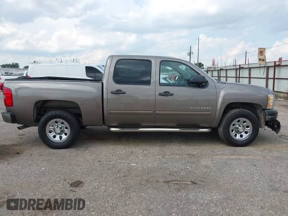 2012 Chevrolet Silverado 1500 LS z VIN 3GCPCREA1CG237415, wystawiony jako IAAI lot #43135420 z przebiegiem 215 687 mil mil oraz . Historia ofert i sprzedaży dostępna na DreamBid. Obrazek 13.