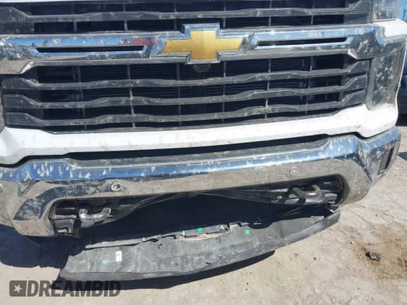 2025 Chevrolet Silverado 2500HD LT z VIN 1GC1KNEY8SF343486, wystawiony jako IAAI lot #43576647 z przebiegiem 4 637 mil mil oraz . Historia ofert i sprzedaży dostępna na DreamBid. Obrazek 6.