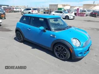 2012 MINI Hardtop z VIN WMWSU3C50CT542995, wystawiony jako IAAI lot #42780819 z przebiegiem 31 081 mil mil oraz . Historia ofert i sprzedaży dostępna na DreamBid. Obrazek 1.