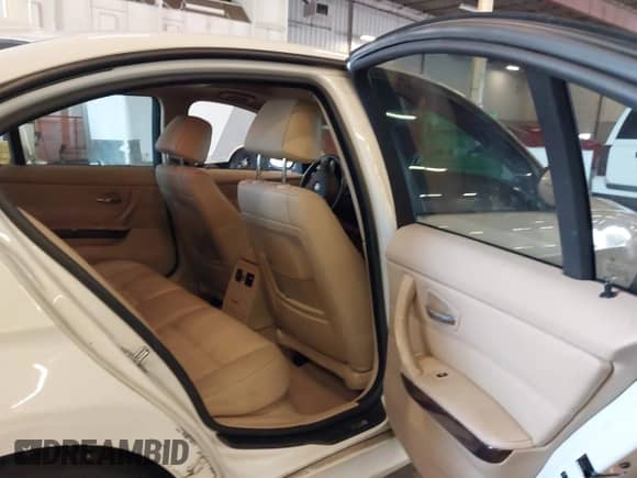 2008 BMW 3 Series 328i с VIN WBAVA37598NL19821, выставлен на аукционе IAAI как лот 43263627 с пробегом 165 811 миль миль и . История ставок и продаж доступна на DreamBid. Изображение 8.