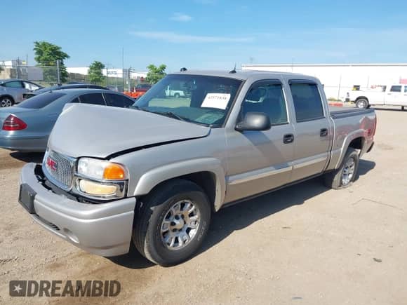 2005 GMC Sierra 1500 SLE with VIN 2GTEK13TX51348220, listed as a IAAI auction lot 42571838 with 169,841 mi miles and . Bid and sale history available at DreamBid. Image 2.