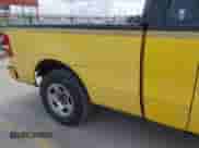 2005 Ford F-150 XL с VIN 1FTRF12W45NA20923, выставлен на аукционе IAAI как лот 43395905 с пробегом 198 925 миль миль и . История ставок и продаж доступна на DreamBid. Изображение 17.