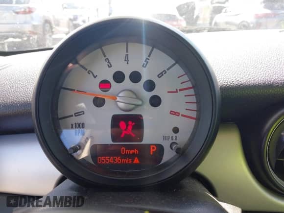 2012 MINI Hardtop z VIN WMWSU3C52CT541816, wystawiony jako IAAI lot #43513419 z przebiegiem 55 436 mil mil oraz . Historia ofert i sprzedaży dostępna na DreamBid. Obrazek 7.