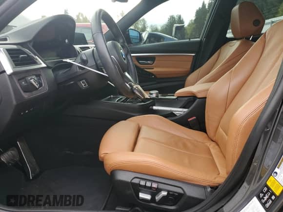 2018 BMW 3 Series 330i xDrive z VIN WBA8D9C58JEB35637, wystawiony jako Copart lot #86408015 z przebiegiem 24 544 mil mil oraz Szkoda całkowita • Salvage title. Historia ofert i sprzedaży dostępna na DreamBid. Obrazek 7.