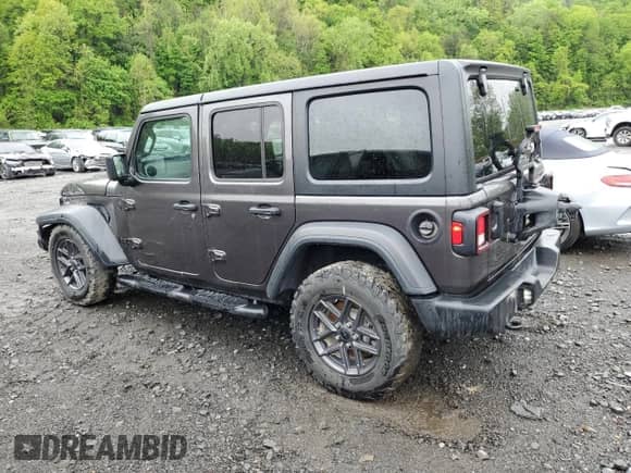2024 Jeep Wrangler Sport z VIN 1C4PJXKN4RW208552, wystawiony jako Copart lot #55834785 z przebiegiem 45 479 mil mil oraz Szkoda całkowita • Salvage title. Historia ofert i sprzedaży dostępna na DreamBid. Obrazek 2.