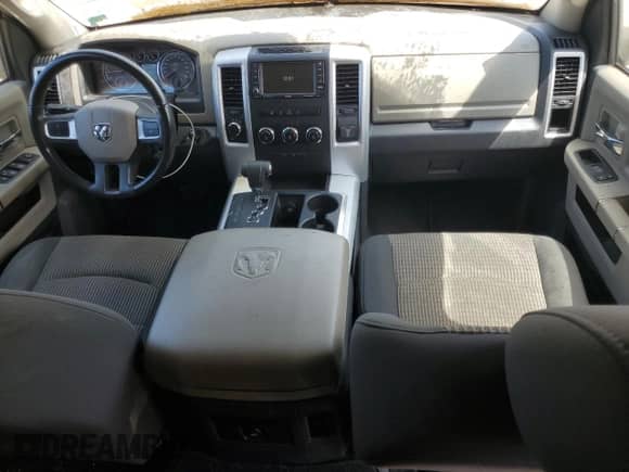 2011 Ram 1500 SLT z VIN 1D7RV1CT5BS667308, wystawiony jako Copart lot #67183425 z przebiegiem 97 686 mil mil oraz Czysty tytuł • Clean title. Historia ofert i sprzedaży dostępna na DreamBid. Obrazek 8.