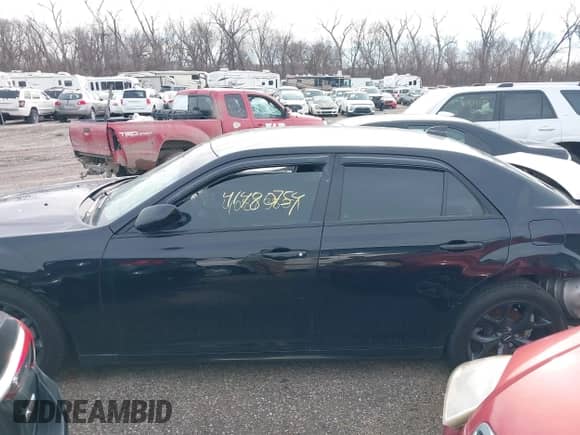 2020 Chrysler 300 Touring с VIN 2C3CCAAG5LH220793, выставлен на аукционе IAAI как лот 41480754 с пробегом 72 908 миль миль и . История ставок и продаж доступна на DreamBid. Изображение 13.