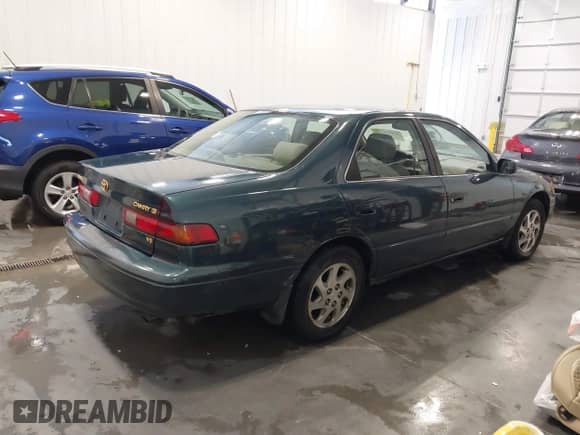 1997 Toyota Camry LE z VIN 4T1BF22K5VU903726, wystawiony jako IAAI lot #41552016 z przebiegiem 121 079 mil mil oraz . Historia ofert i sprzedaży dostępna na DreamBid. Obrazek 4.