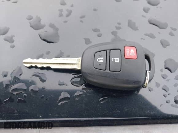 2013 Toyota Prius One z VIN JTDKDTB3XD1545063, wystawiony jako IAAI lot #43039727 z przebiegiem Nie podano mil oraz . Historia ofert i sprzedaży dostępna na DreamBid. Obrazek 11.