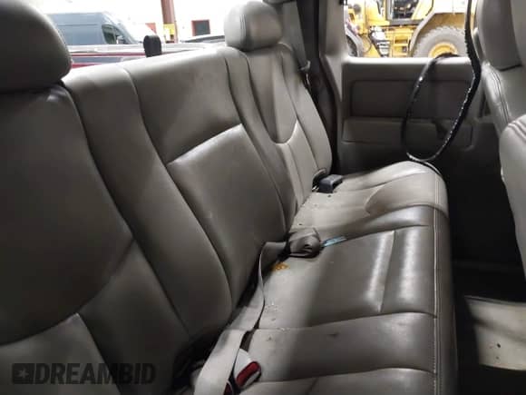 2005 GMC Sierra 1500 SLE with VIN 2GTEK19B551288460, listed as a IAAI auction lot 41543395 with 303,314 mi miles and . Bid and sale history available at DreamBid. Image 8.