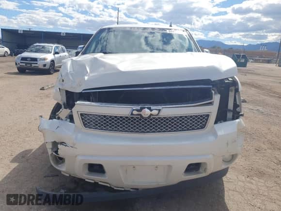 2009 Chevrolet Suburban LTZ with VIN 1GNFK36319R170097, listed as a Copart auction lot 84480485 with 257,990 mi miles and Salvage title. Bid and sale history available at DreamBid. Image 5.