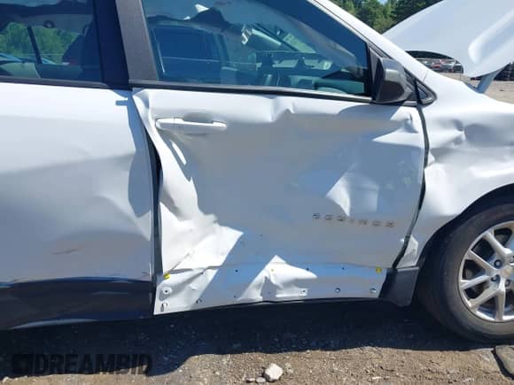 2022 Chevrolet Equinox LS z VIN 3GNAXHEV8NS157141, wystawiony jako IAAI lot #42737620 z przebiegiem 49 406 mil mil oraz . Historia ofert i sprzedaży dostępna na DreamBid. Obrazek 18.