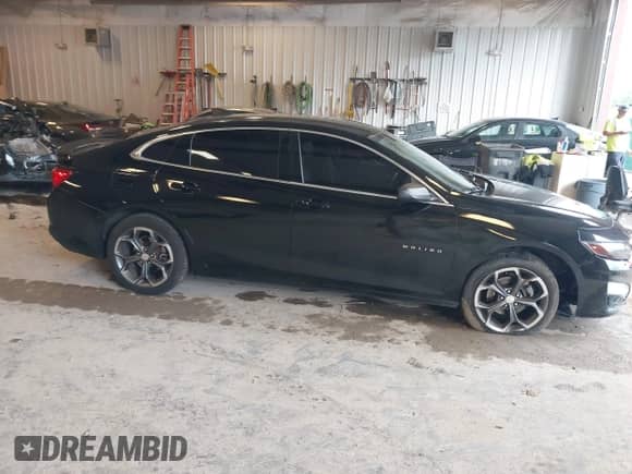 2019 Chevrolet Malibu RS z VIN 1G1ZG5ST3KF189887, wystawiony jako IAAI lot #43101032 z przebiegiem 85 152 mil mil oraz . Historia ofert i sprzedaży dostępna na DreamBid. Obrazek 13.