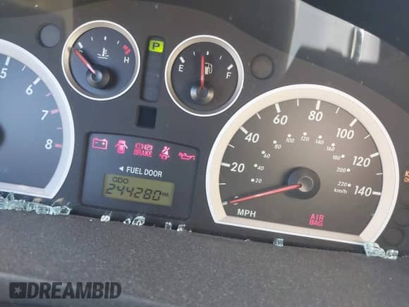 2006 Hyundai Santa Fe GLS z VIN KM8SC13D46U105142, wystawiony jako IAAI lot #43031441 z przebiegiem 244 280 mil mil oraz . Historia ofert i sprzedaży dostępna na DreamBid. Obrazek 7.