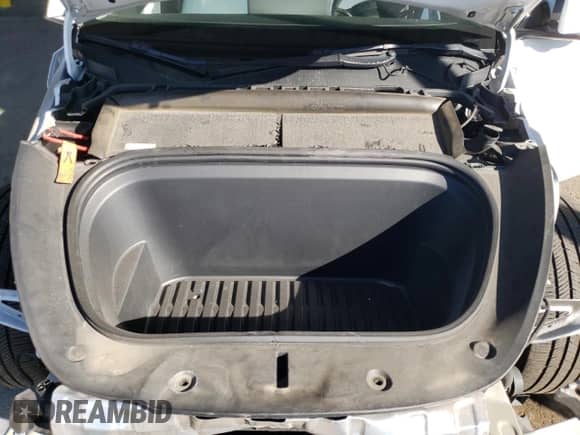 2022 Tesla Model Y Long Range z VIN 7SAYGDEEXNF355456, wystawiony jako Copart lot #85502145 z przebiegiem 62 023 mil mil oraz Szkoda całkowita • Salvage title. Historia ofert i sprzedaży dostępna na DreamBid. Obrazek 11.