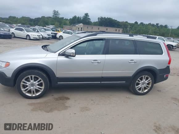 2016 Volvo XC70 T5 Premier z VIN YV4612NK7G1270888, wystawiony jako IAAI lot #43035245 z przebiegiem 123 860 mil mil oraz . Historia ofert i sprzedaży dostępna na DreamBid. Obrazek 14.