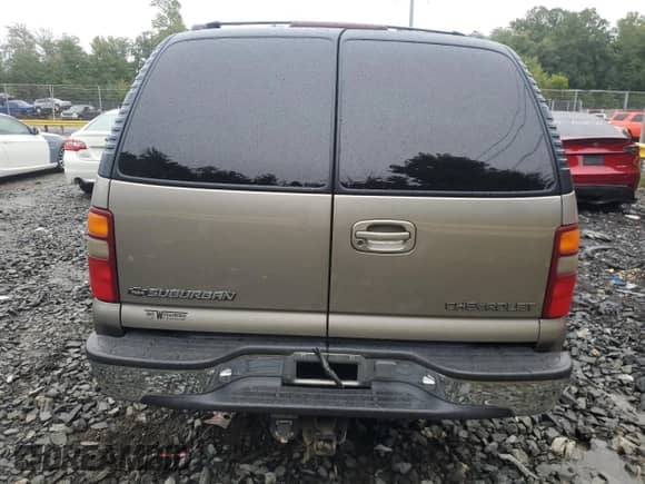 2001 Chevrolet Suburban LS with VIN 3GNEC16T91G165893, listed as a Copart auction lot 72577224 with 270,842 mi miles and Salvage title. Bid and sale history available at DreamBid. Image 6.